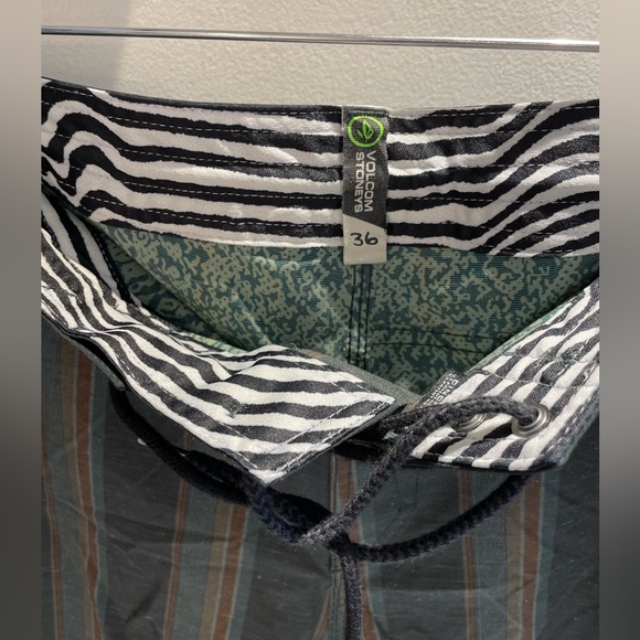 Totally awesome board shorts, dude! - Picture 3 of 7